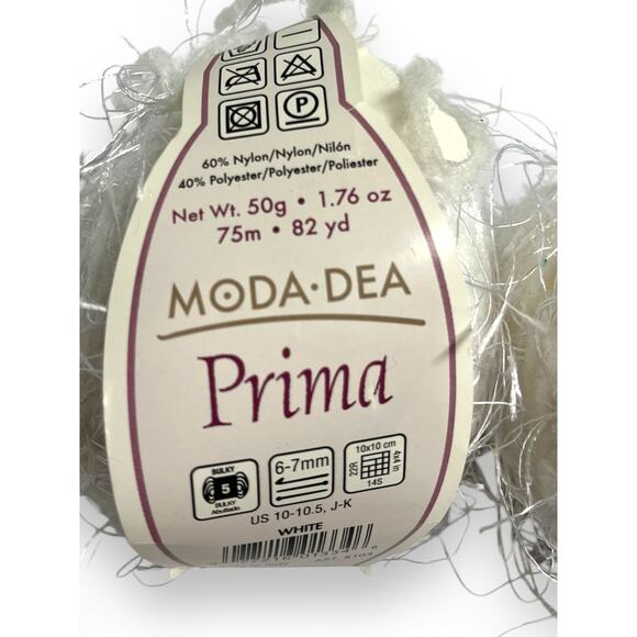2 Skeins Moda Dea PRIMA Eyelash Fun Fur Yarn | 3010 White 🤍 Made in Italy - Picture 4 of 6